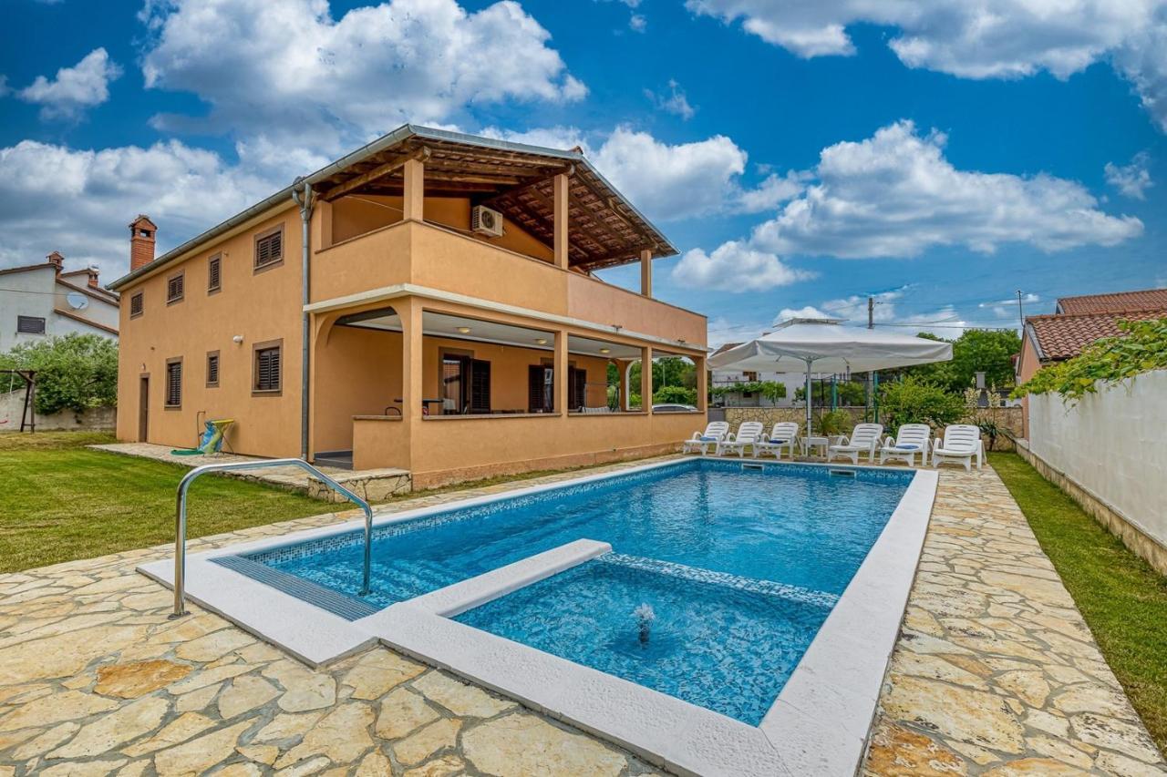 Emanuela With Private Pool Apartment Loborika Luaran gambar