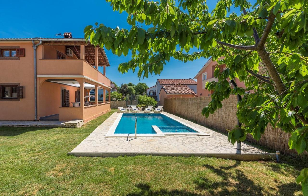 Emanuela With Private Pool Apartment Loborika Luaran gambar