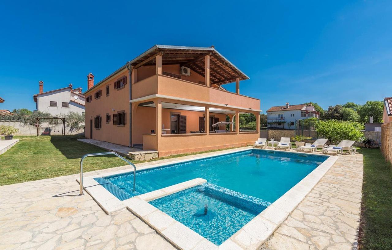 Emanuela With Private Pool Apartment Loborika Luaran gambar