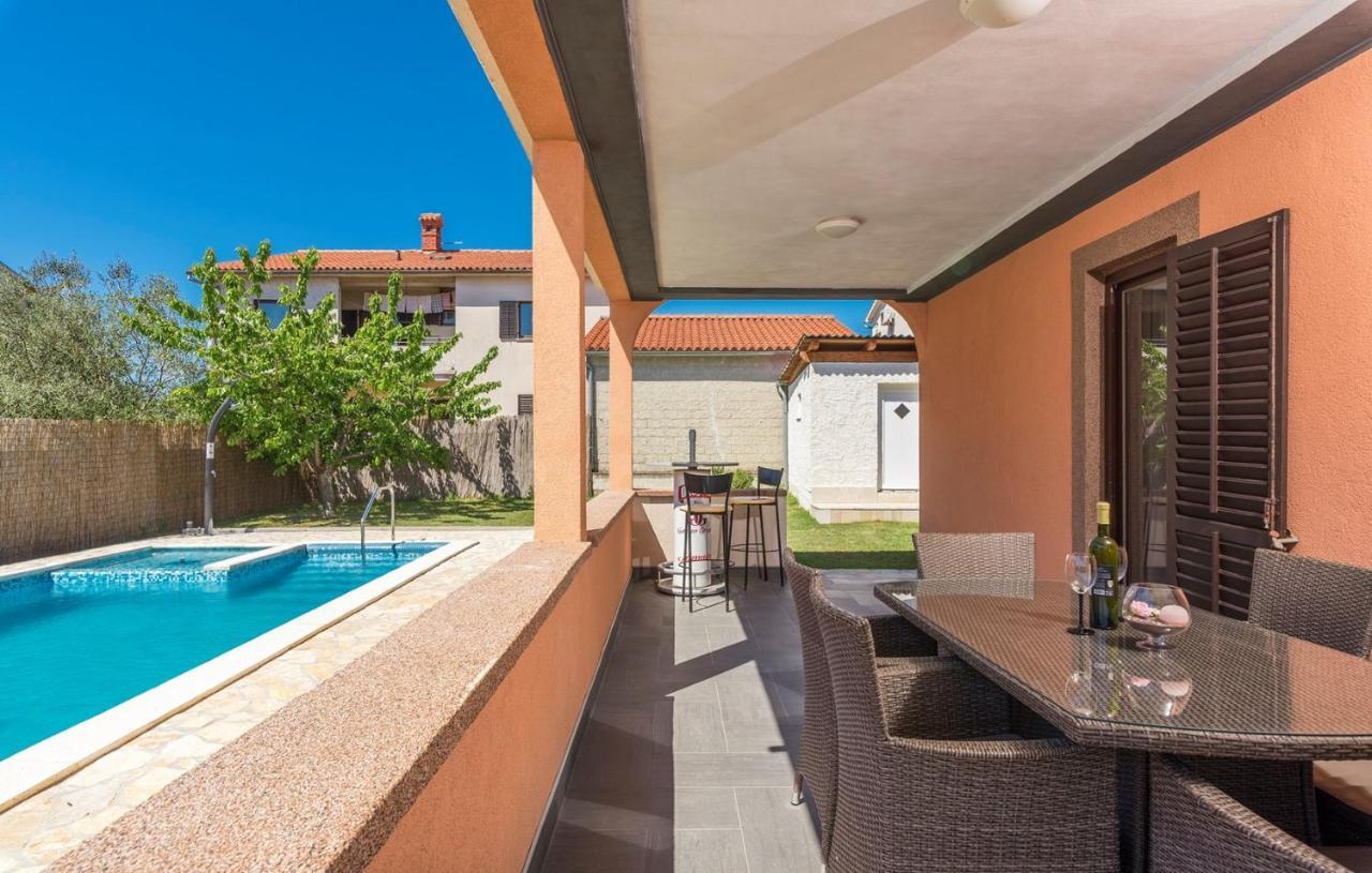 Emanuela With Private Pool Apartment Loborika Luaran gambar
